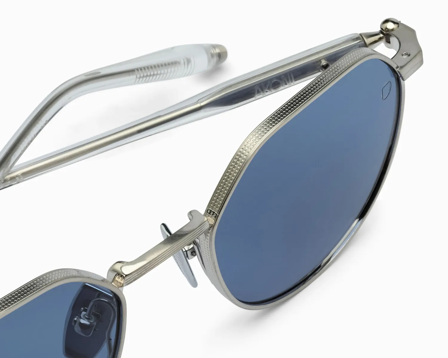 Akoni Etere Themis Sonnenbrille Brushed Silver Titan
