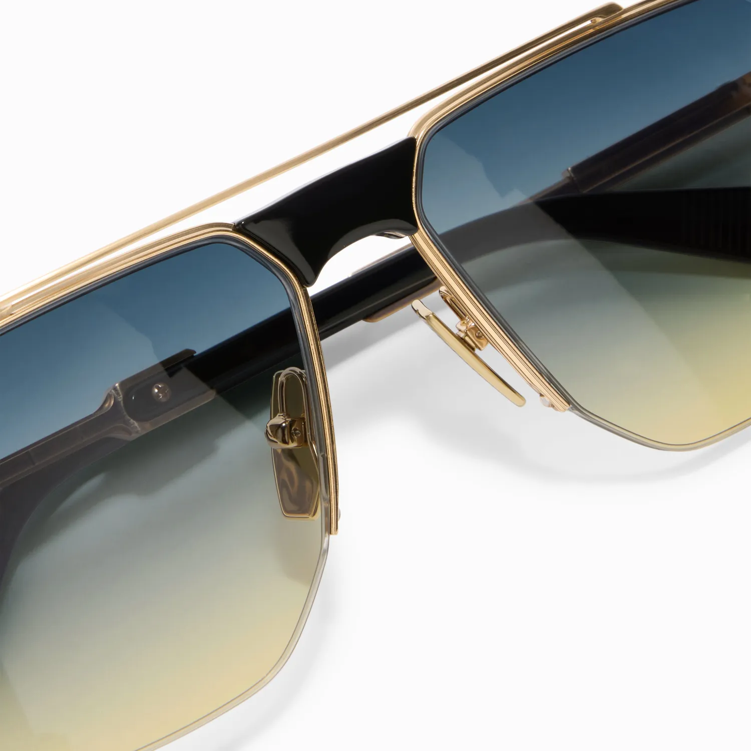 Akoni Delta Starliner Sonnenbrille Brushed 12k Gold Halbrand