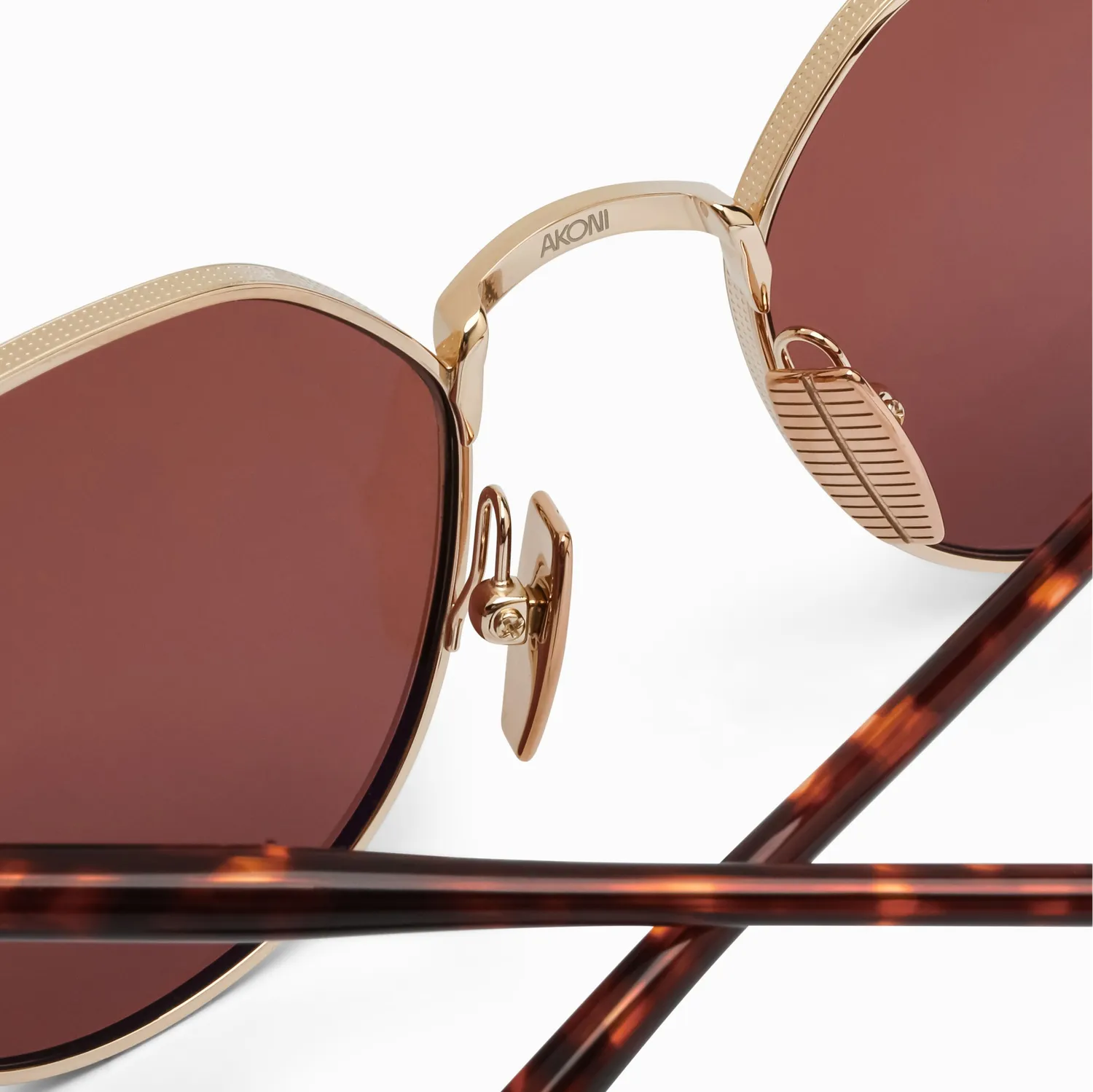 Akoni Etere Themis Sonnenbrille Gold Titan