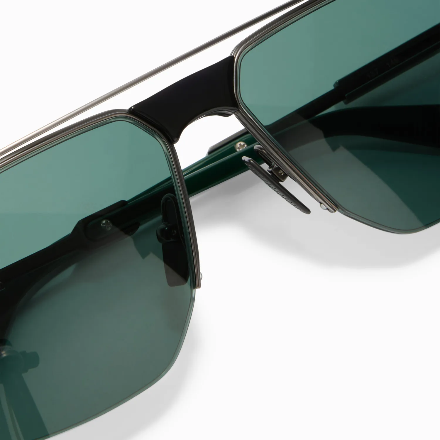 Akoni Delta Starliner Sonnenbrille Black Iron Halbrand