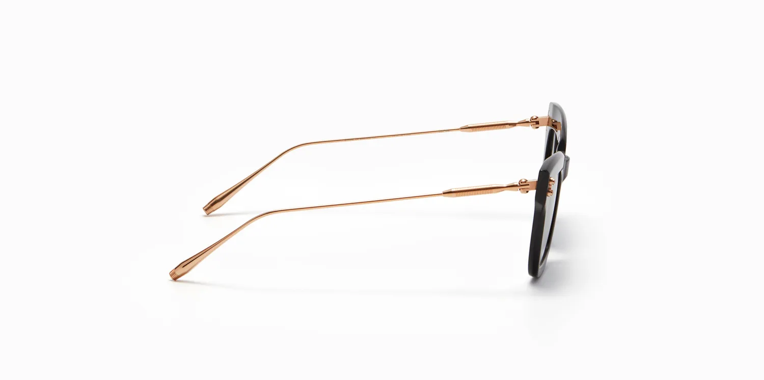 Akoni Innes Sonnenbrille Crystal Black Cat-Eye